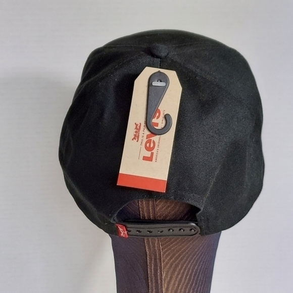 Levi's Black Snapback Baseball Cap Levi's Logo in bold letters Embroidered - Picture 4 of 10